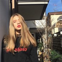 02mp@Ava